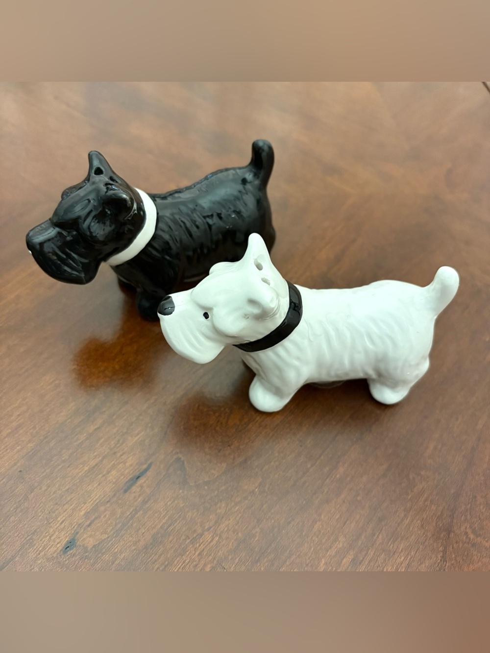 Ceramic Scottie magnetic kissing Dog Salt and Pepper Shaker Set